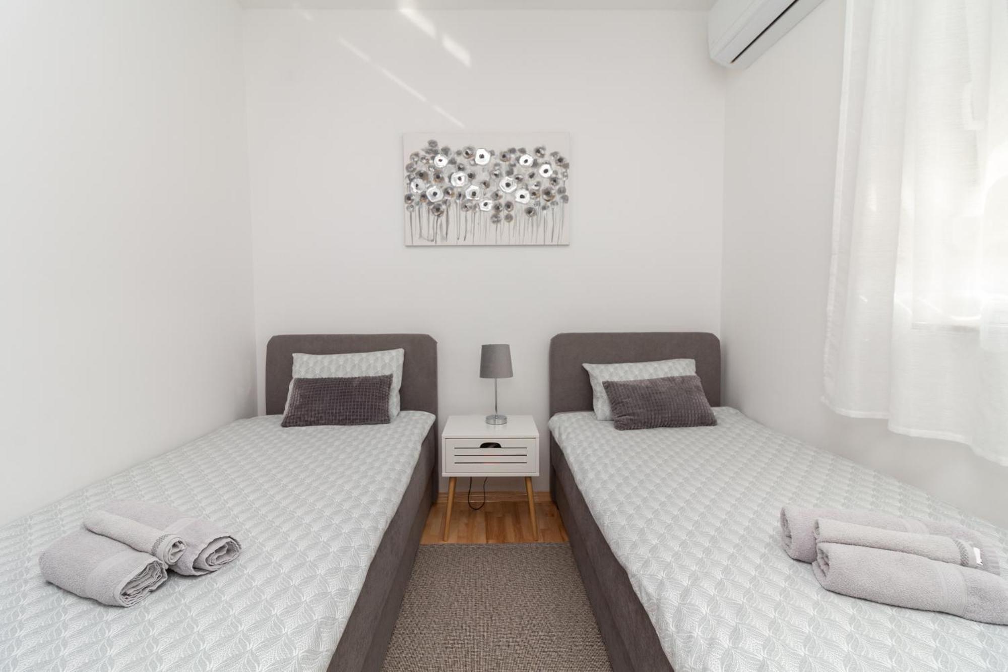 Modern And Spacious Apartment Helena Near The Beach 프리블라카 외부 사진